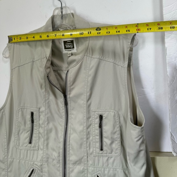 Tilley Utility Pocket Safari Lightweight Outdoor Hiking Travel Vest Nylon Tan L - Picture 13 of 15